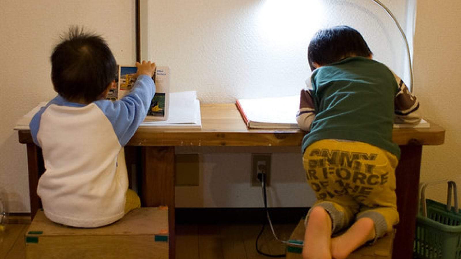 studends studying together